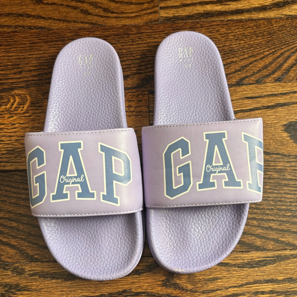 GAP Kids Logo Lavender Purple Pool Slides Sandals Size 3/4